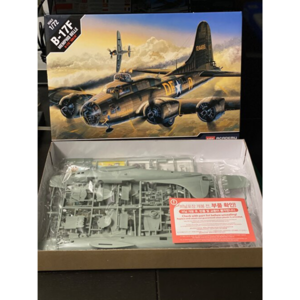 Kit Plastimodelismo B-17F Memphis Belle Escala 1/72 - Image 2